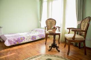 Гостевой дом AnNel Ереван Двухместный номер с двуспальной кроватью и дополнительной кроватью-1